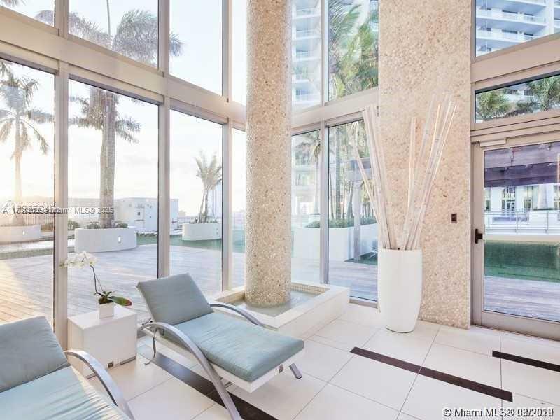 MINT CONDO - Residential