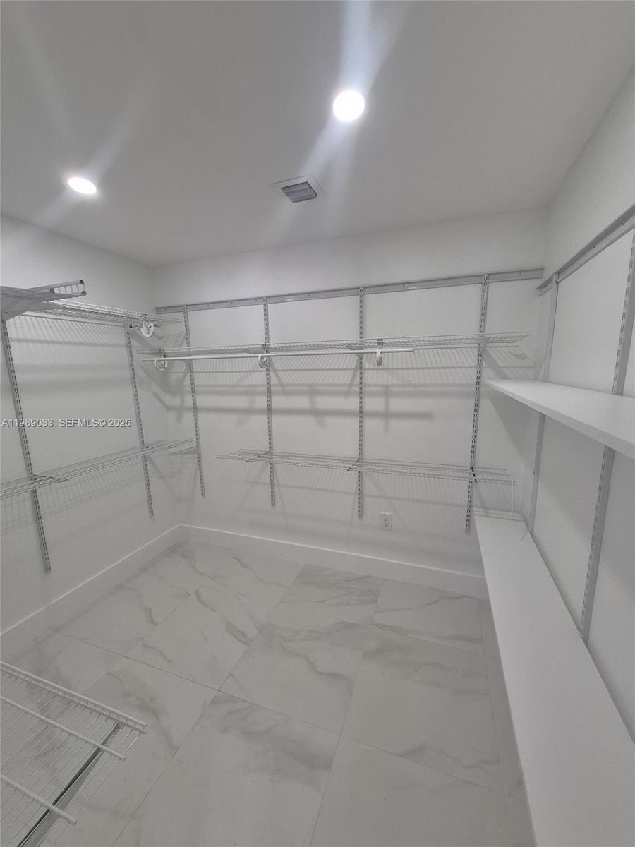 BISCAYNE GARDENS SEC E PA - Residential Lease