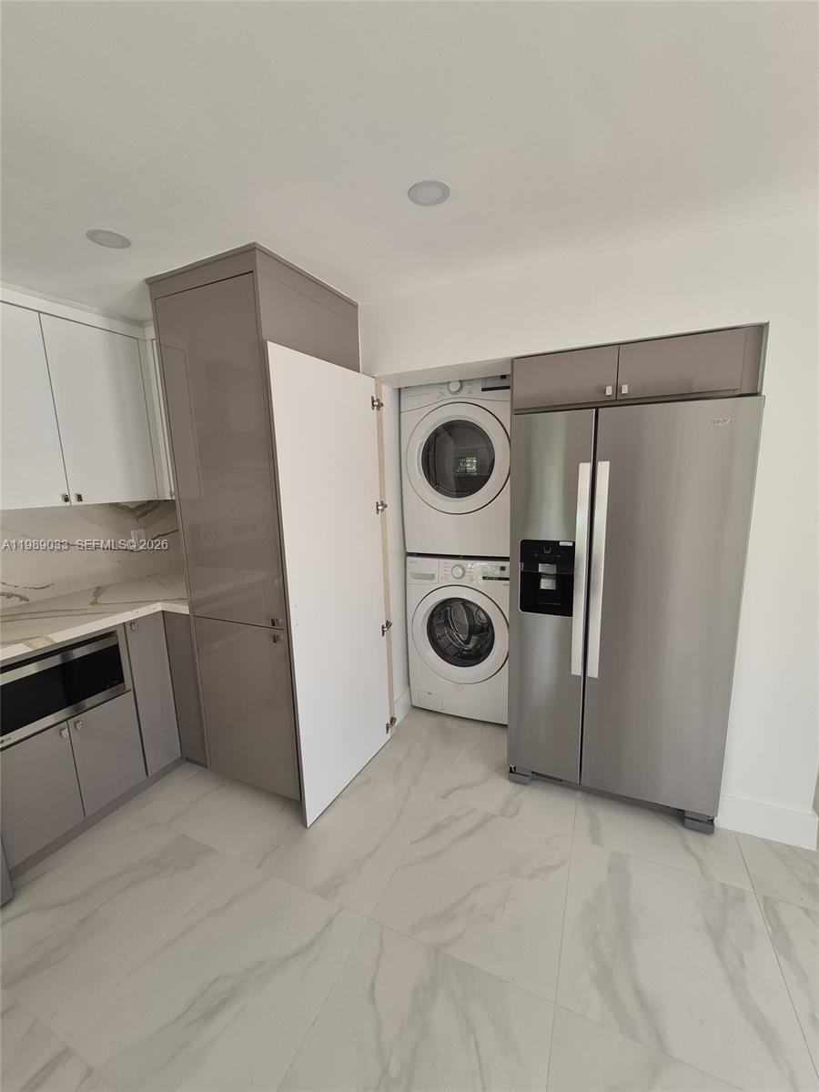 BISCAYNE GARDENS SEC E PA - Residential Lease