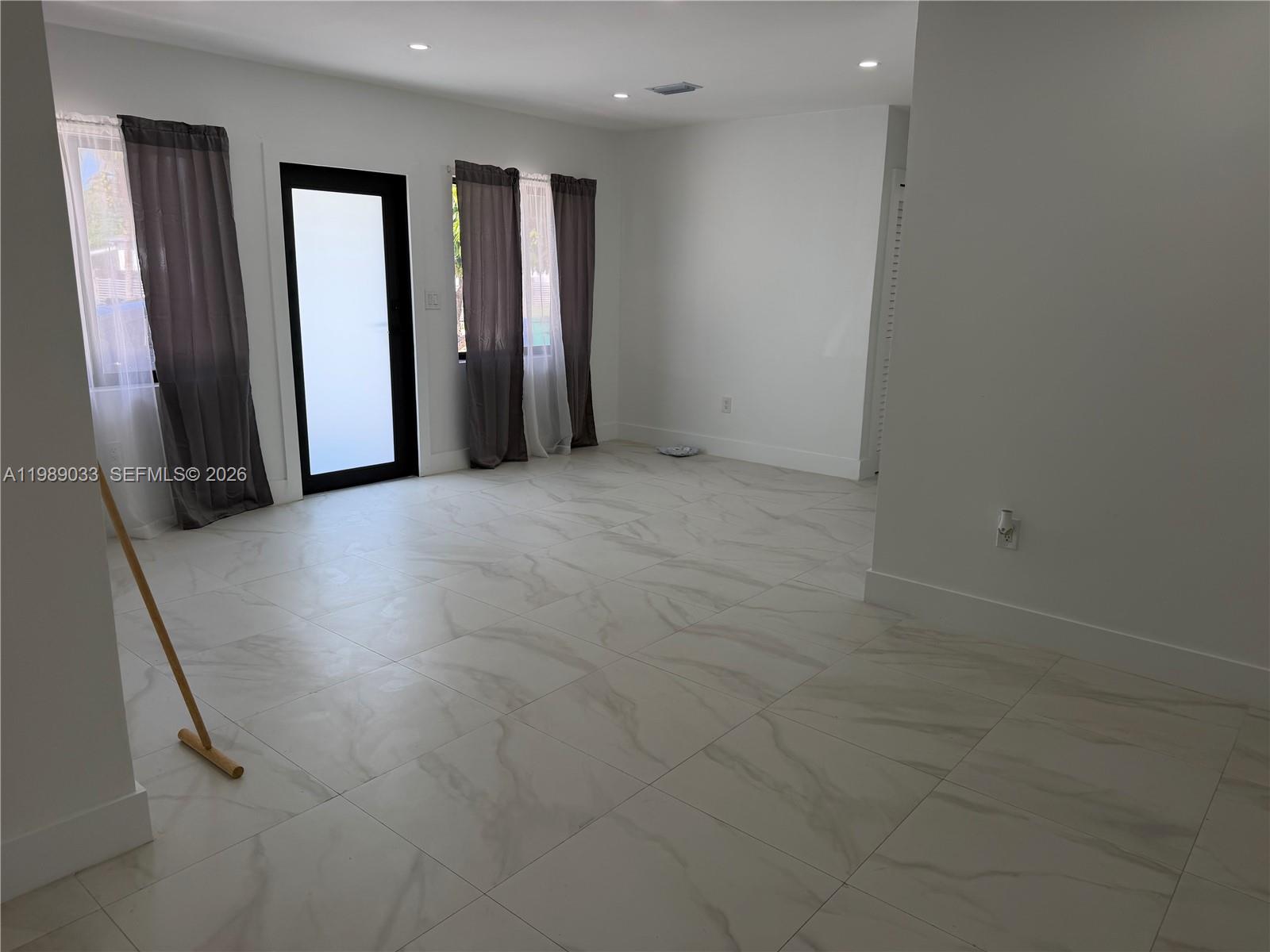 BISCAYNE GARDENS SEC E PA - Residential Lease