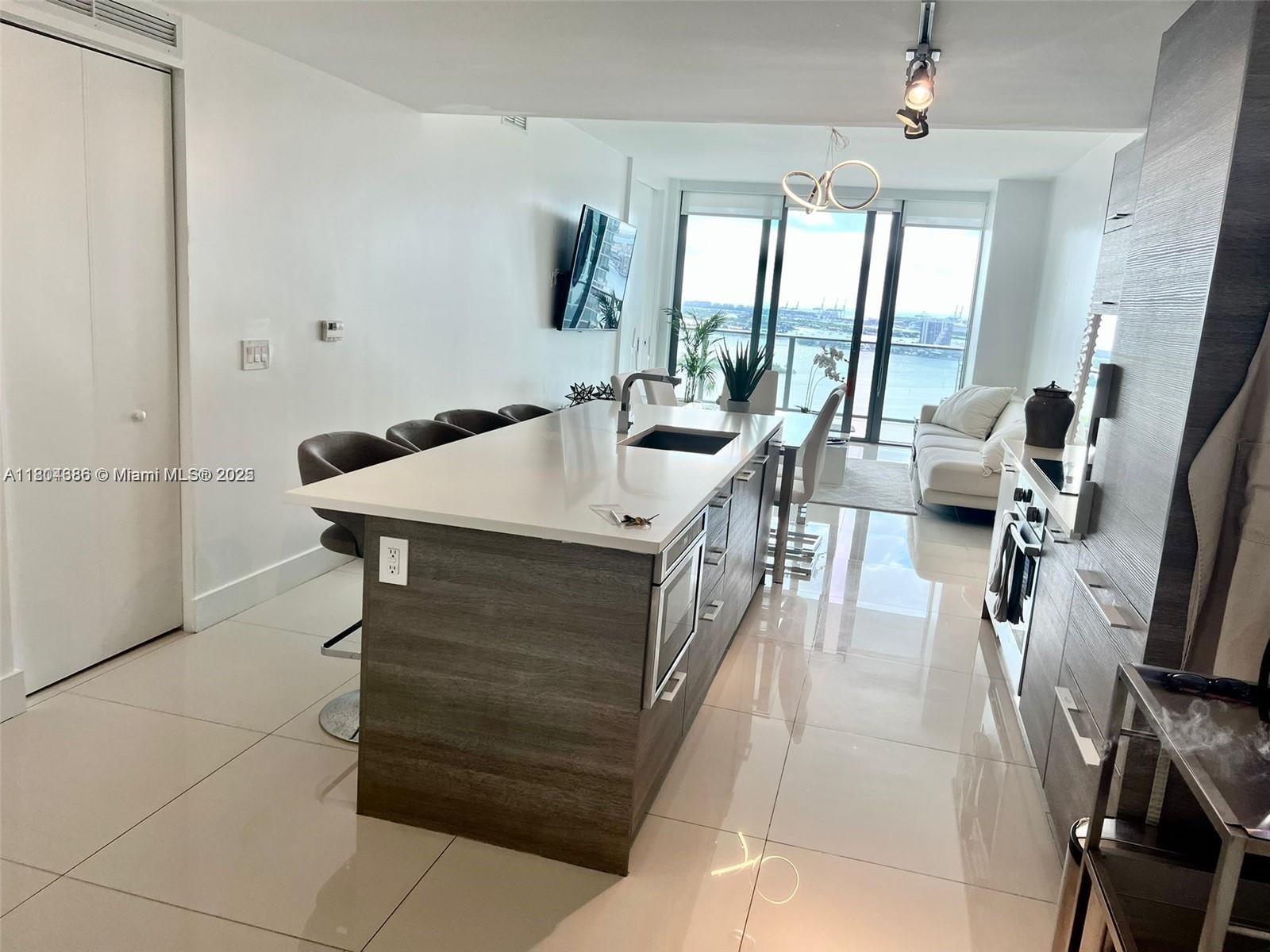 PARAISO BAY CONDO - Residential