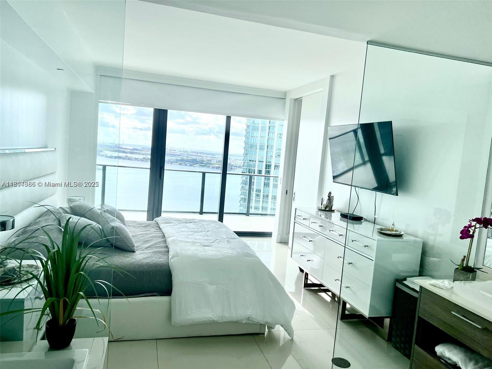 PARAISO BAY CONDO - Residential