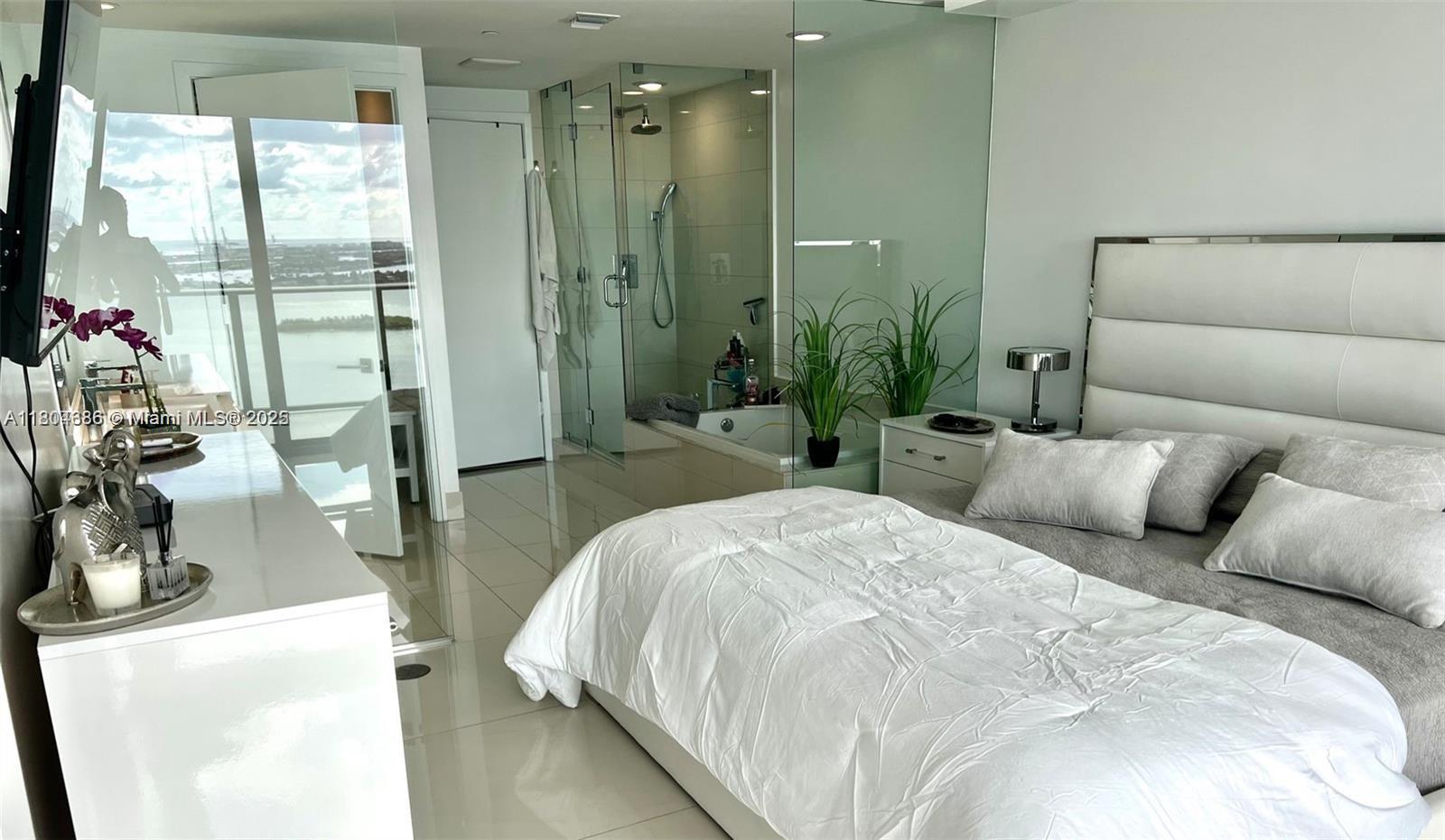 PARAISO BAY CONDO - Residential