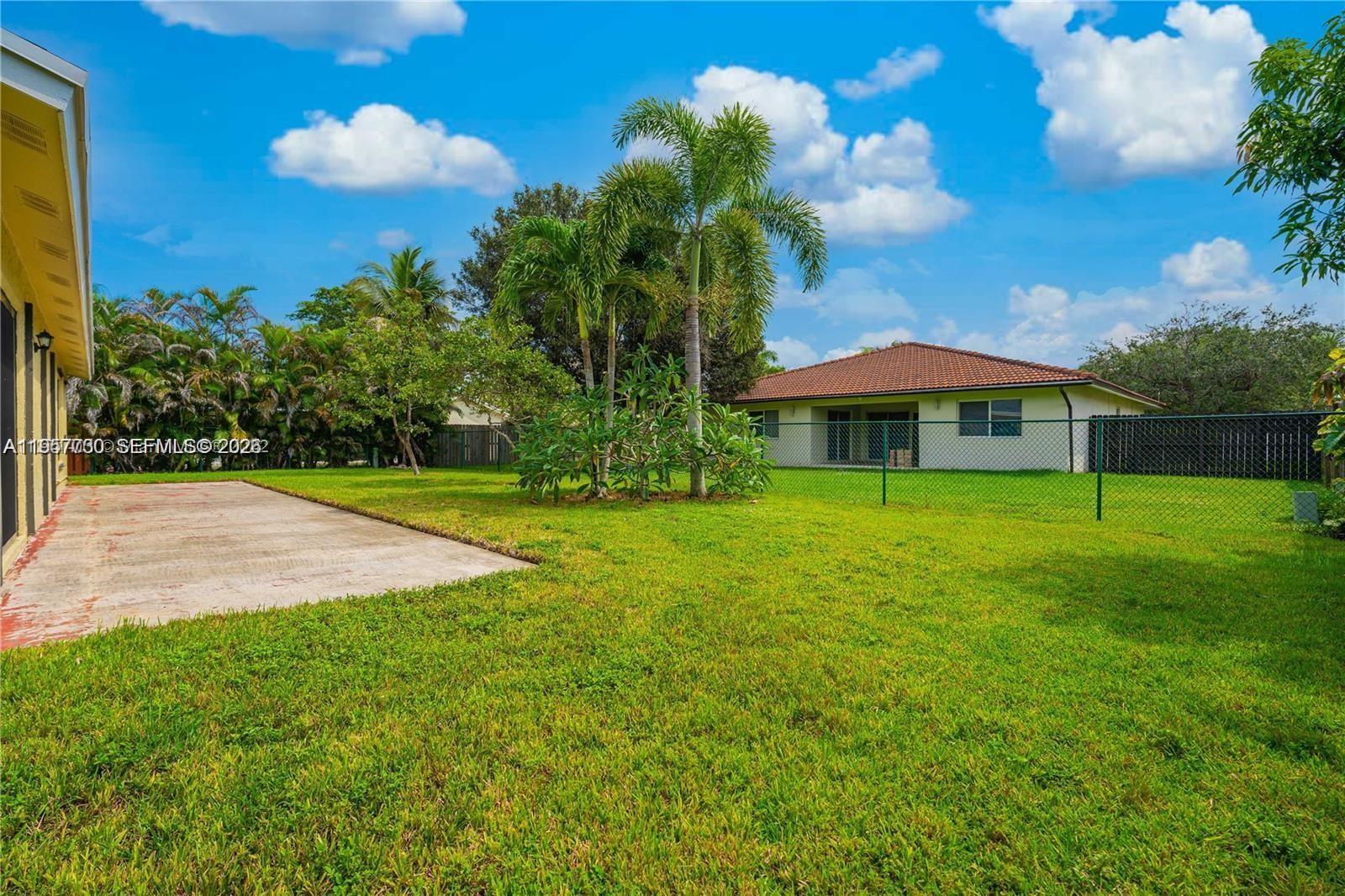 568 SW 169th Ter 568