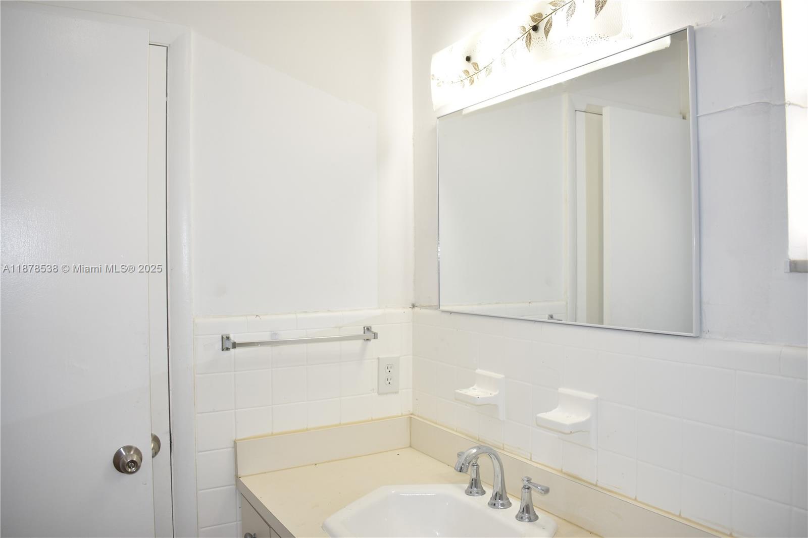 HOLLYWOOD HILLS WEST COND - Residential Lease