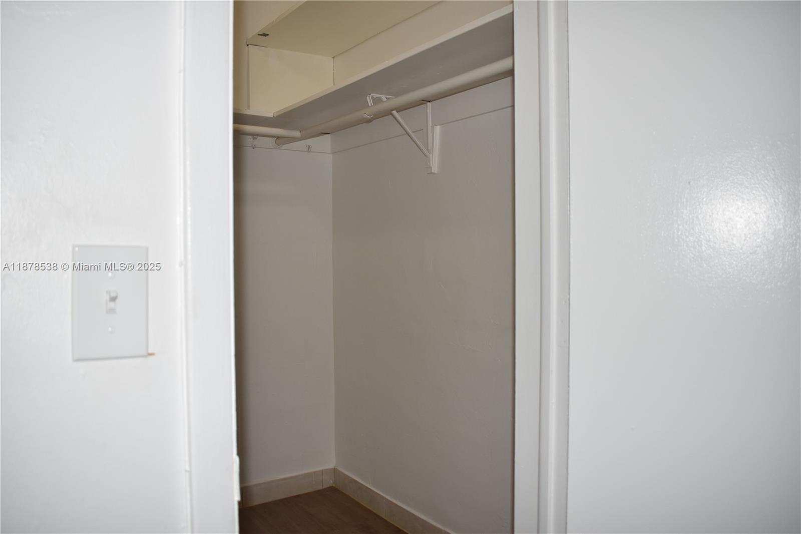 HOLLYWOOD HILLS WEST COND - Residential Lease