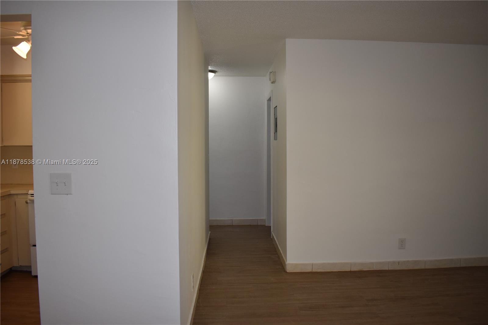 HOLLYWOOD HILLS WEST COND - Residential Lease