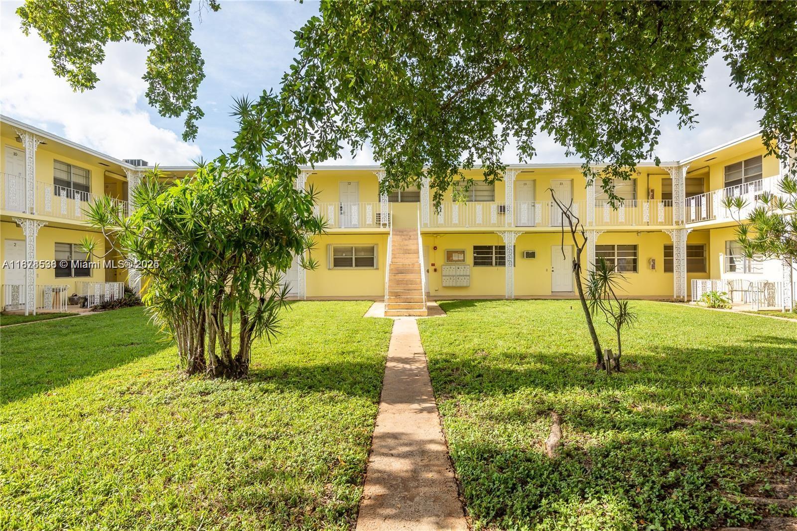 HOLLYWOOD HILLS WEST COND - Residential Lease