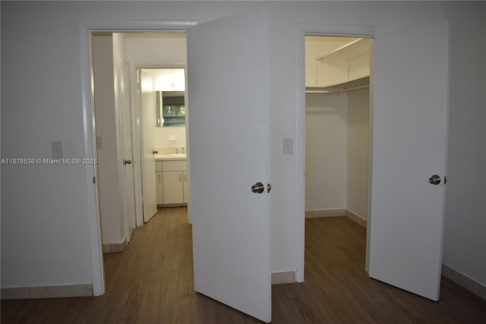 HOLLYWOOD HILLS WEST COND - Residential Lease