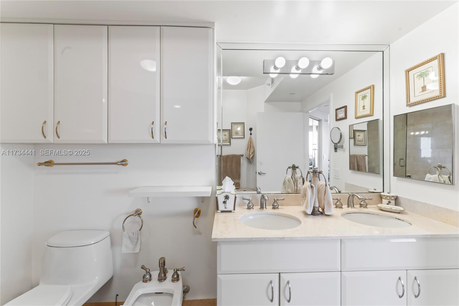 AKOYA CONDO - Residential