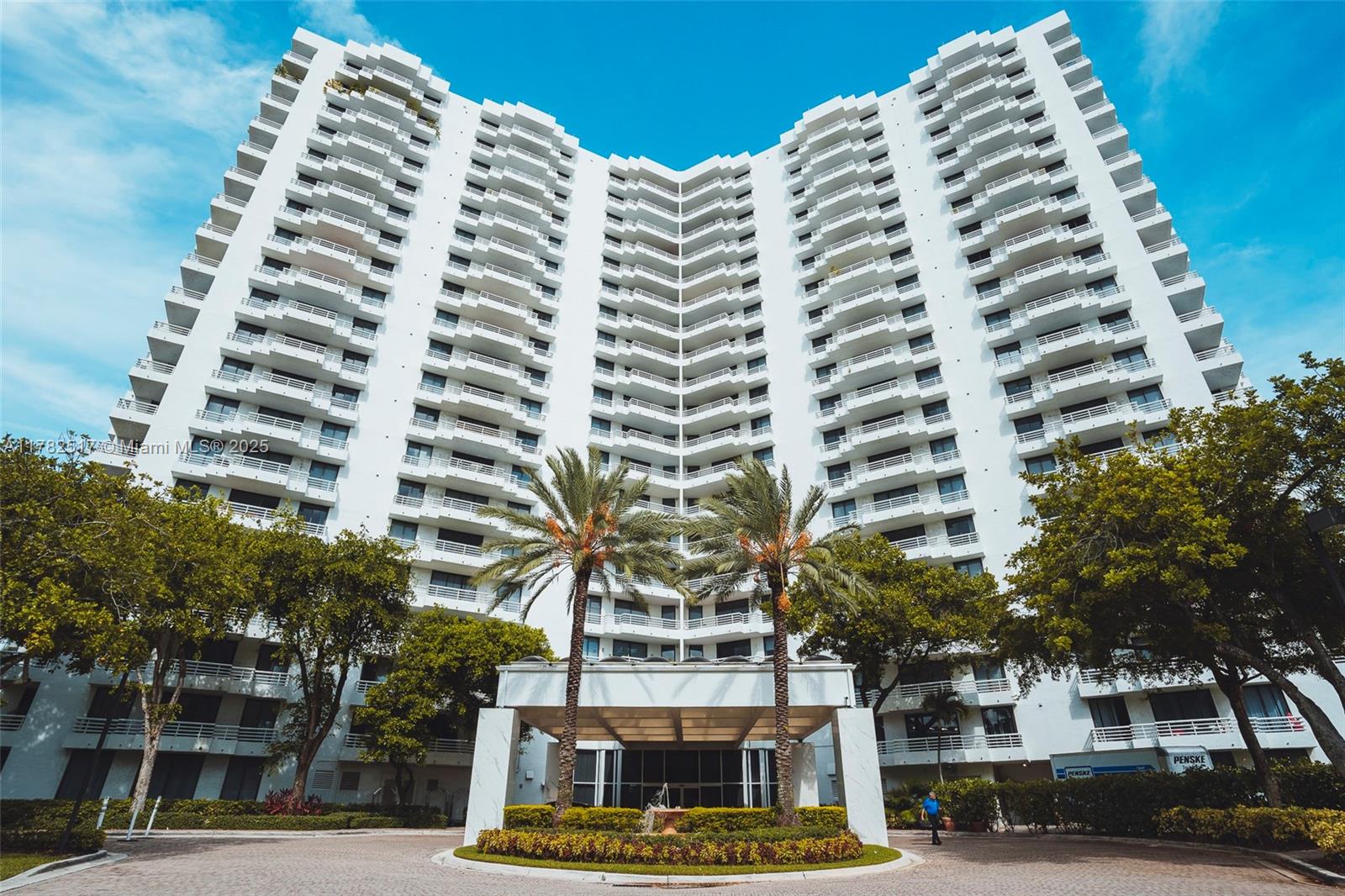 Incredible opportunity for investors and homebuyers! Cable and internet included with HOA. Amazing apartment in Aventura with spectacular views, 2 bed + den (closed as a third bedroom), 2 bath, granite countertops, 3 balconies overlooking the golf course and pool. Washer and dryer in unit. Features include two heated pools, jacuzzi, sauna, gym, volleyball court, pet-friendly area, valet parking, 24-hour concierge, renovated lobby, and market inside the building. Walking distance to Aventura Mall, Founders Park, and near the police department. Five minutes from the beach. No special assessments. Can be rented immediately. Rented month to month for $3,000.
Tenants can go or stay.