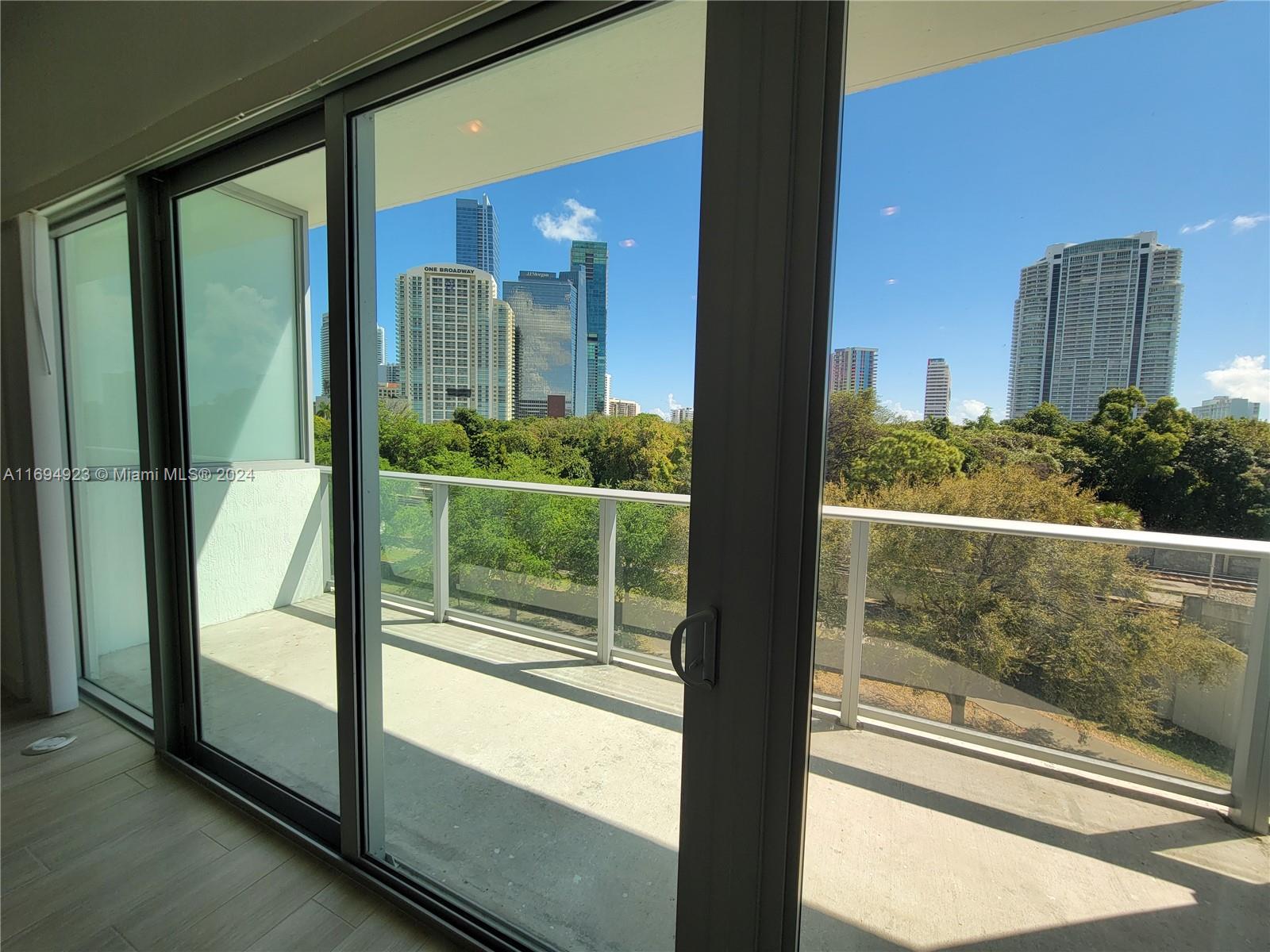 LE PARC AT BRICKELL - Residential