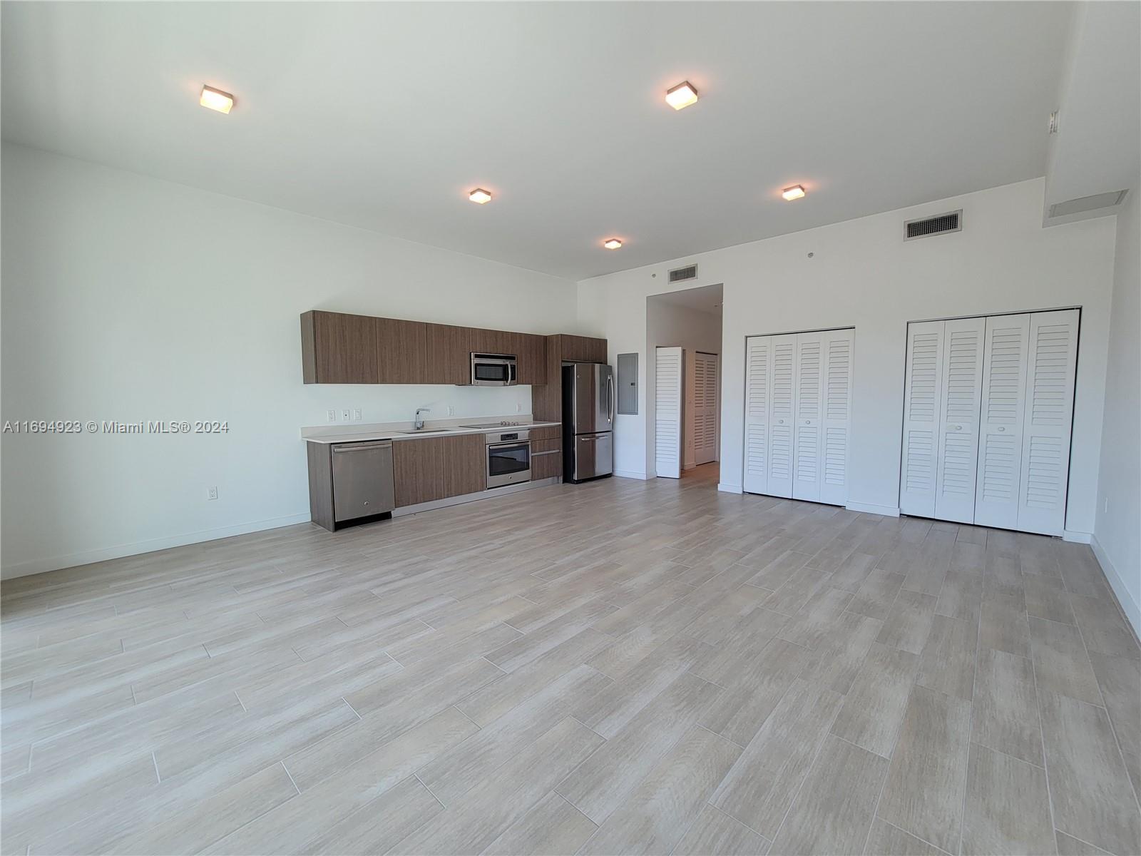 1600 SW 1 Ave 411