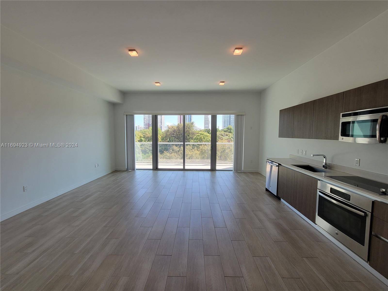 1600 SW 1 Ave 411