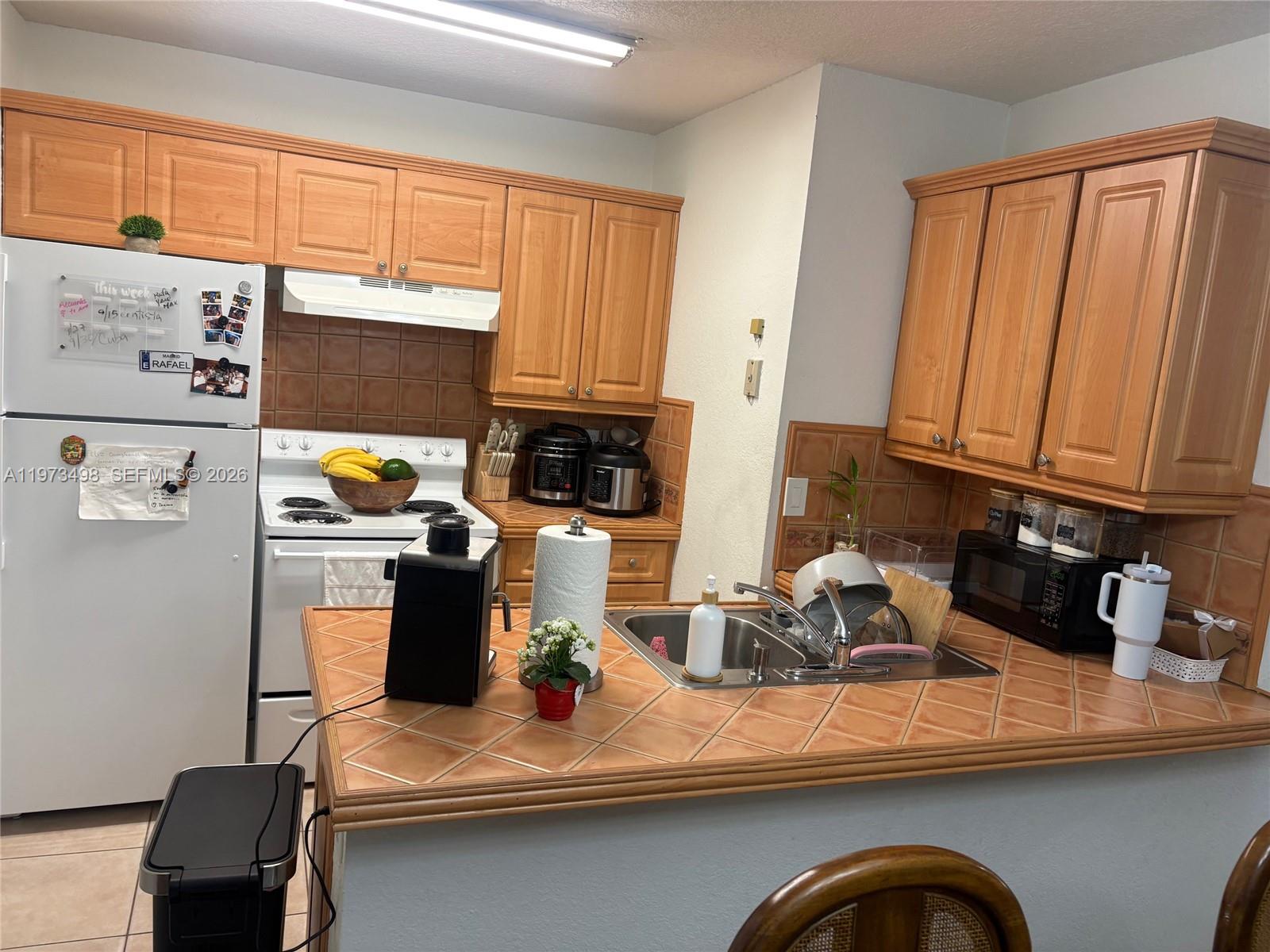 LA HACIENDA COUNTRY CLUB - Residential