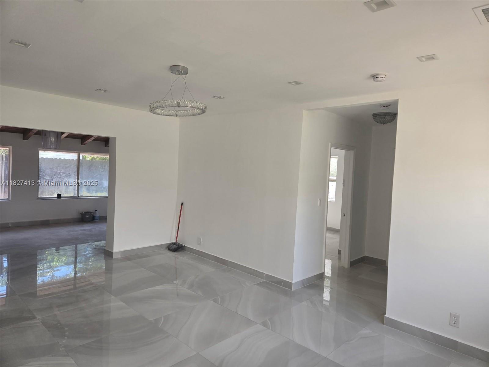 707 NE 15th St 1