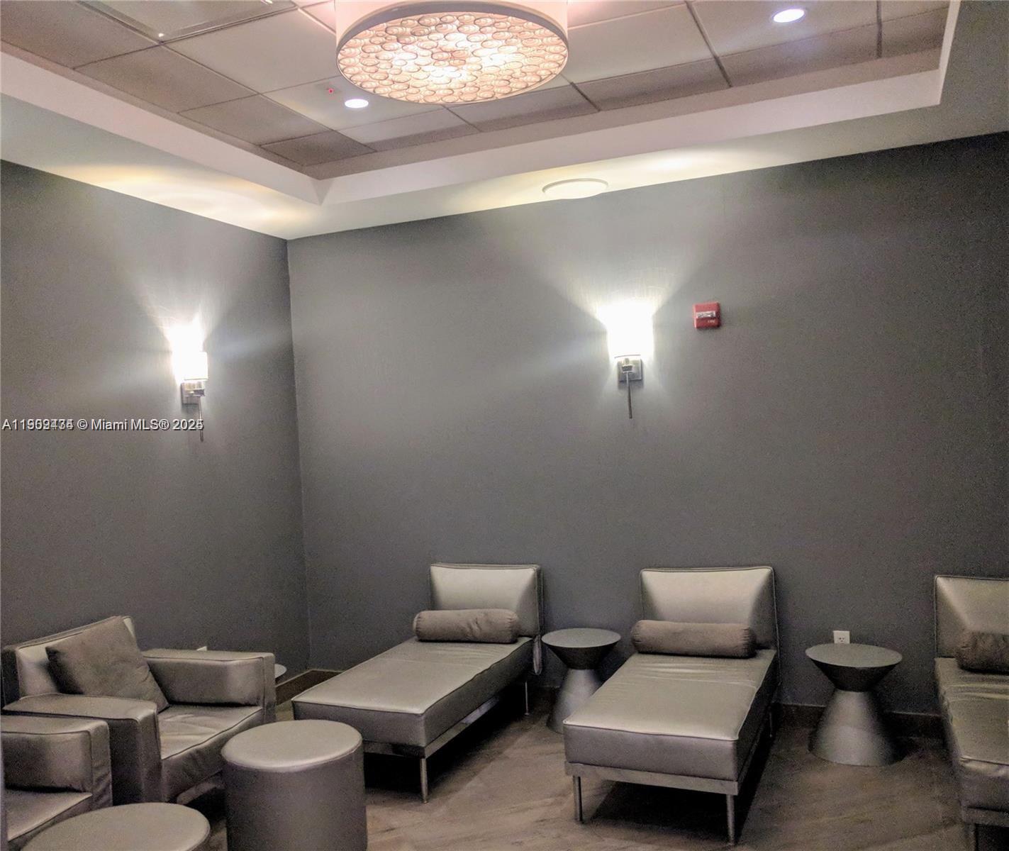 SOUTH TOWER AT THE POINT - Residential