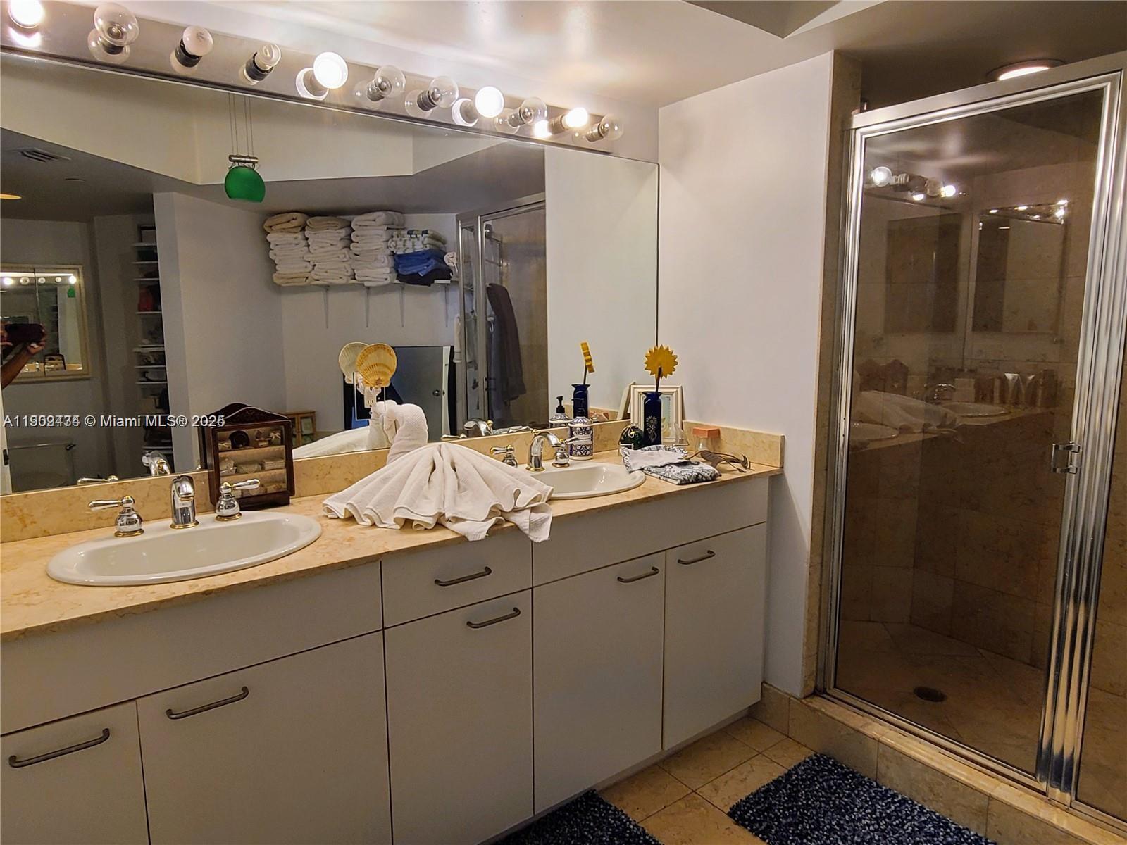 SOUTH TOWER AT THE POINT - Residential