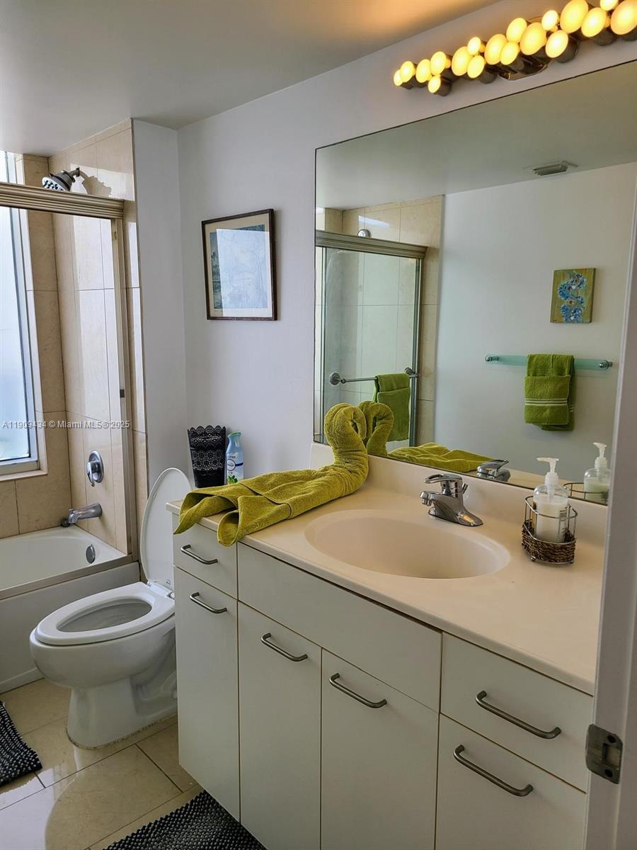 SOUTH TOWER AT THE POINT - Residential