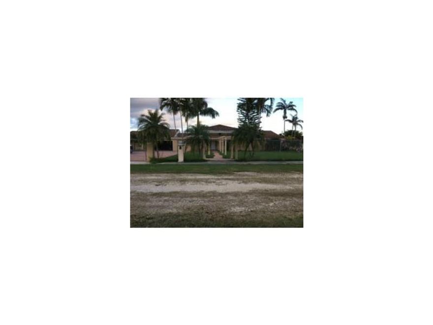 JUST LISTED! UNDER PRICED HOME!!! MOTIVATED SELLER!! This is an oversized home with 6 bedrooms and 3 bathrooms. Property has 3 living rooms. Property has huge back yard  with 1.05 acres with space for RV, Boat and pool. SOLD AS-IS. Buyer will be responsib le for liens and violations on property. MUST CLOSE with Seller's Title company.