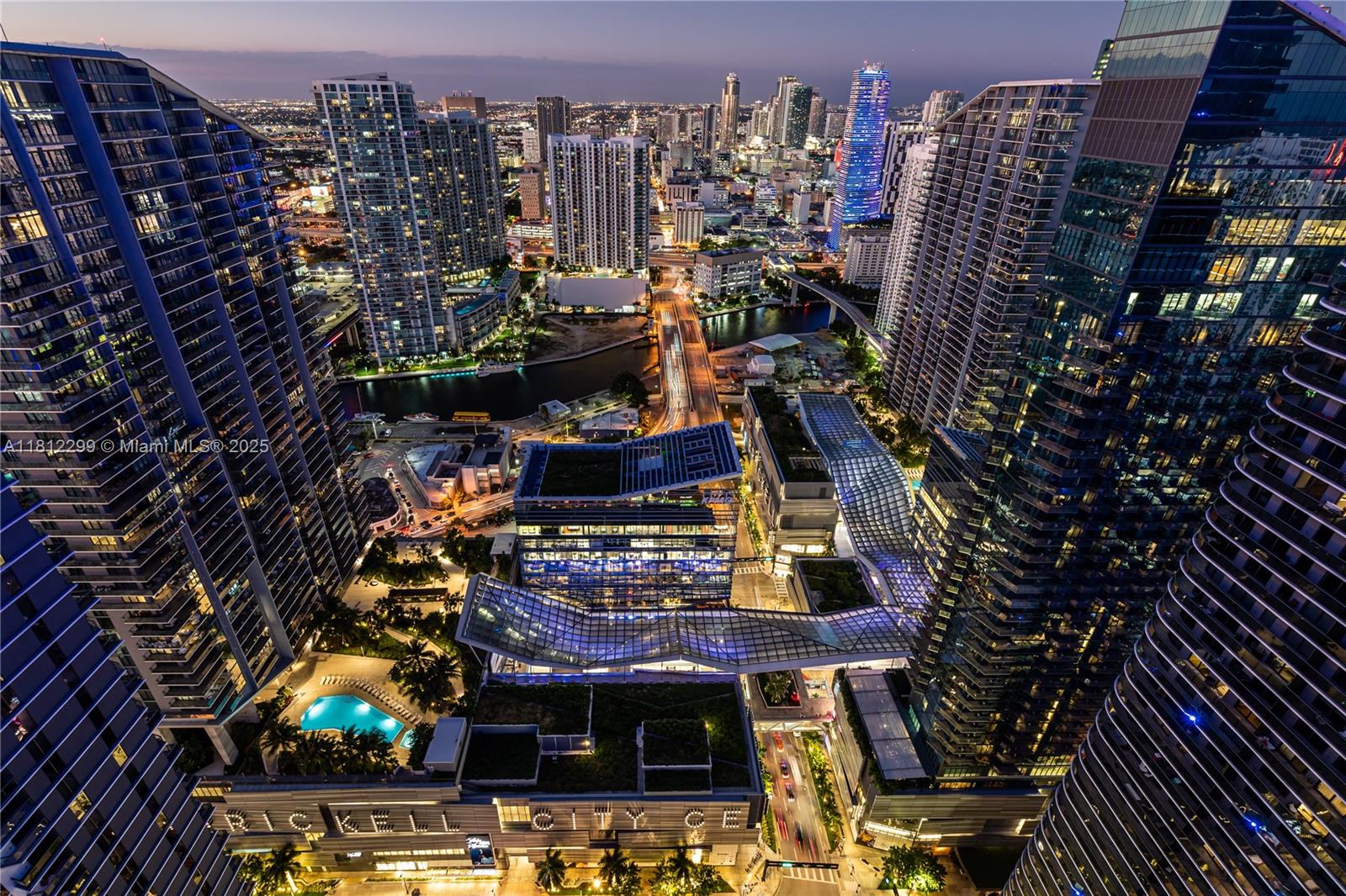 55 Sw 9th St 3501, Miami, Broward County, Florida - 2 Bedrooms  
2 Bathrooms - 