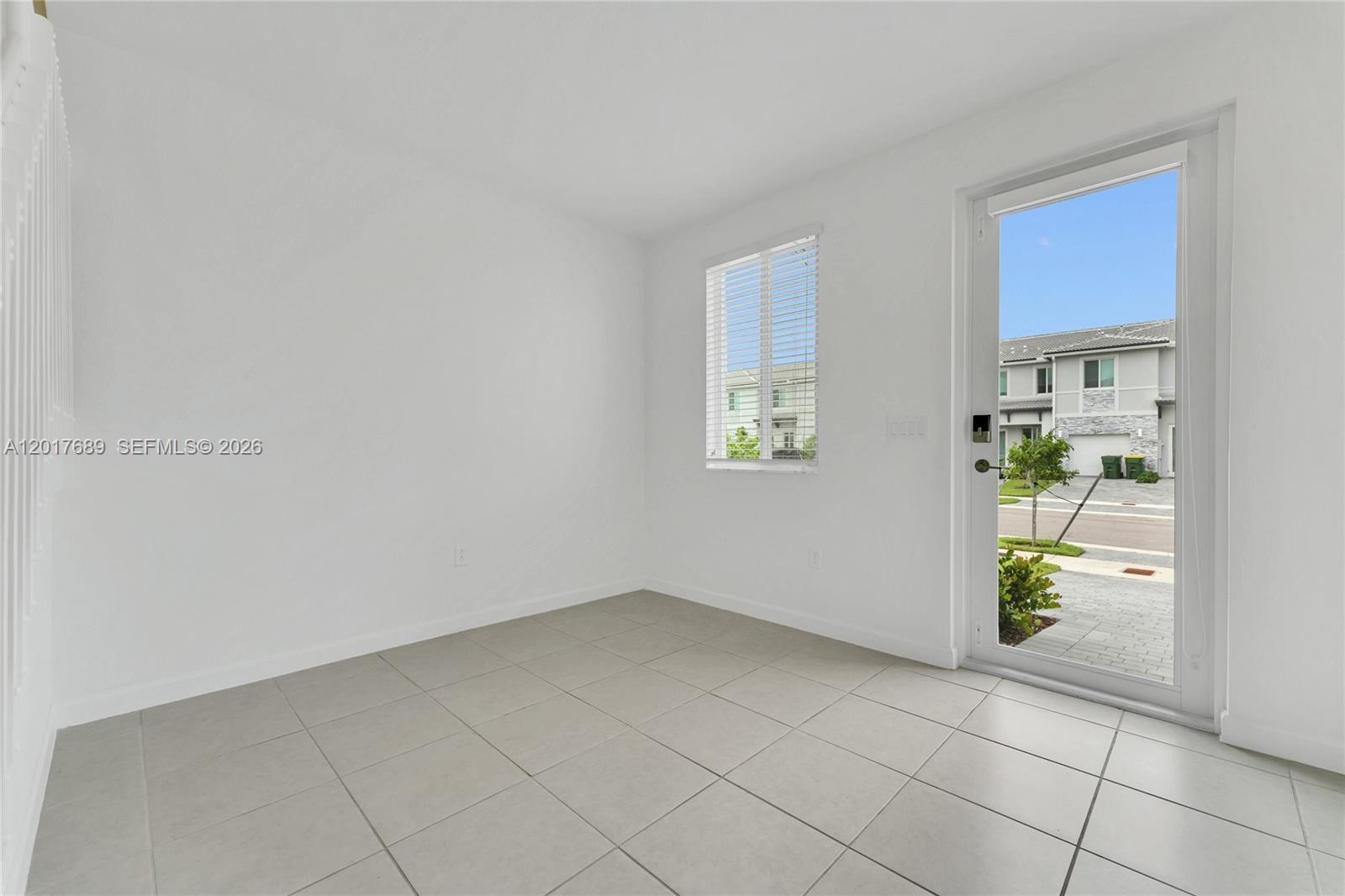 Los Cayos - Residential