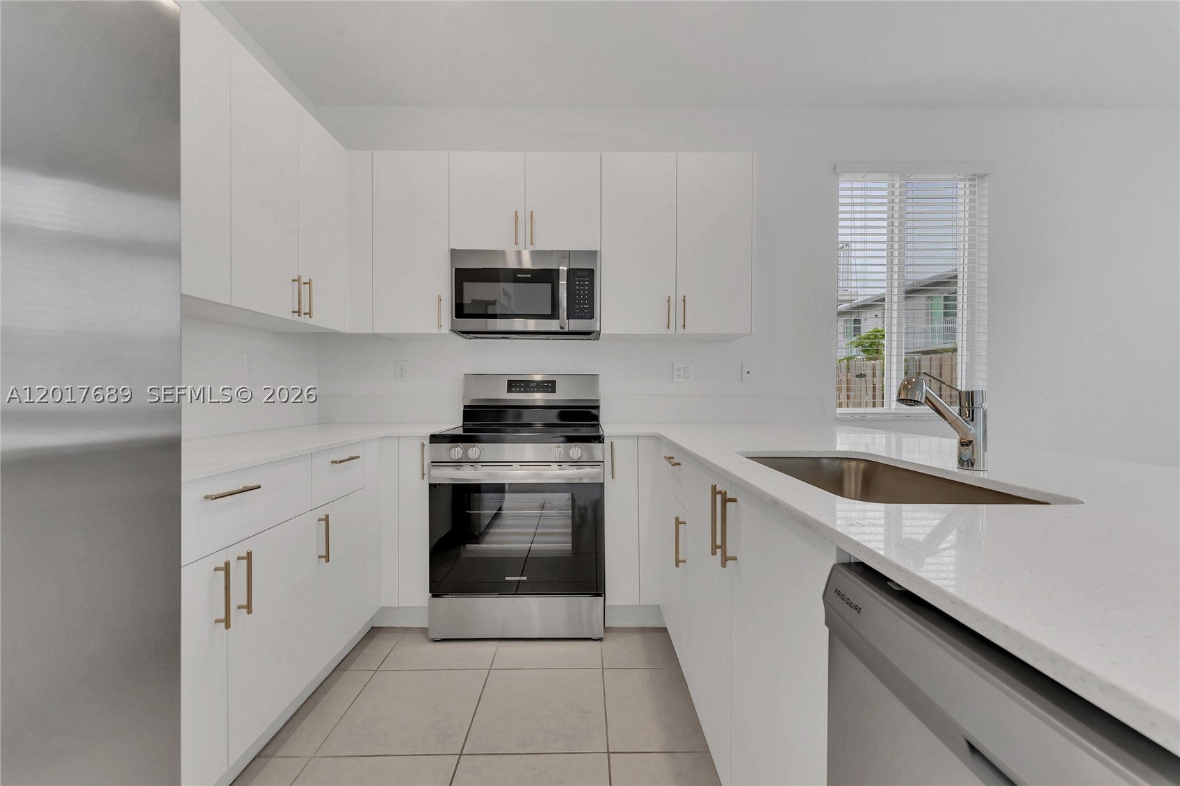 View photos, virtual tours, details... 725 SE 14th Ct