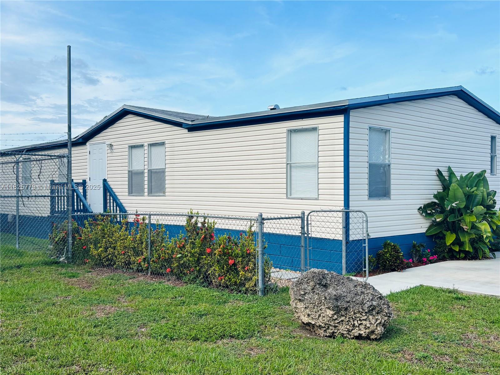 BEAUTIFULLY RENOVATED MOBILE HOME WITH LAND IN AMERICANA VILLAGE, WITH OVERSIZED CORNER LOT!!!
4 BEDROOMS, 2 BATHROOMS, NEW ROOF, WITH PLENTY PARKING SPACE. THE COMMUNITY OFFERS CLUBHOUSE WITH A BIG POOL, PLAY GRONG, BASKETBALL, AND TENIS COURT!!!