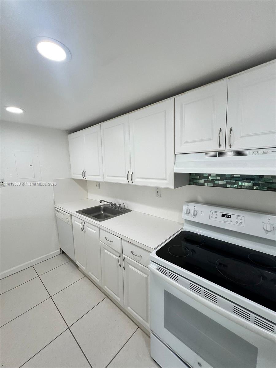 17650 Nw 68th Ave A3002, Hialeah, Miami-Dade County, Florida - 2 Bedrooms  
2 Bathrooms - 