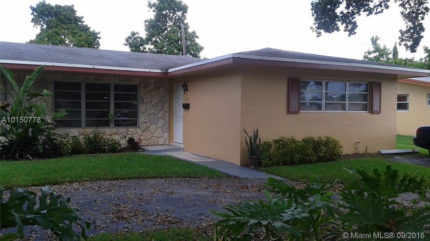 Large, very well maintained 3b/2b Plantation duplex in relaxing Mirror Lake Estates. This property features spacious living, dining & family rooms, tiled floors throughout the home, full size washer & dryer in their own laundry room with extra storage, walk-in closet, upgraded bathroom, freshly painted inside and out. Enjoy a barbeque or just unwind in the large and completely fenced backyard. The circular driveway provides plenty of parking space. Zoned public schools are all within walking distance.