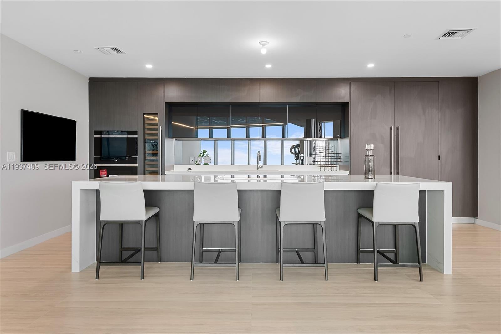 851 NE 1st Ave PH4912