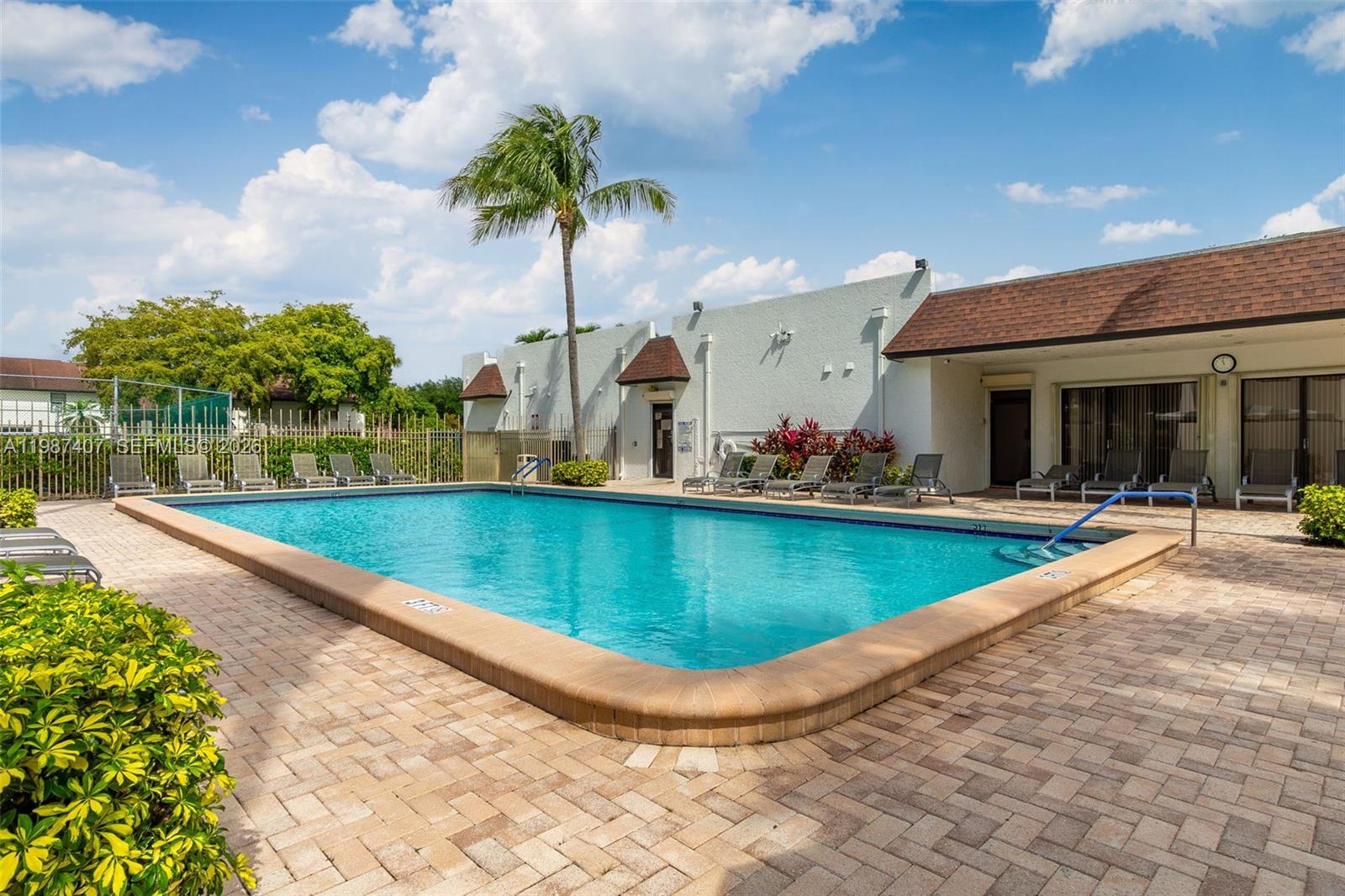 SANDALFOOT COVE SEC 10 - Residential