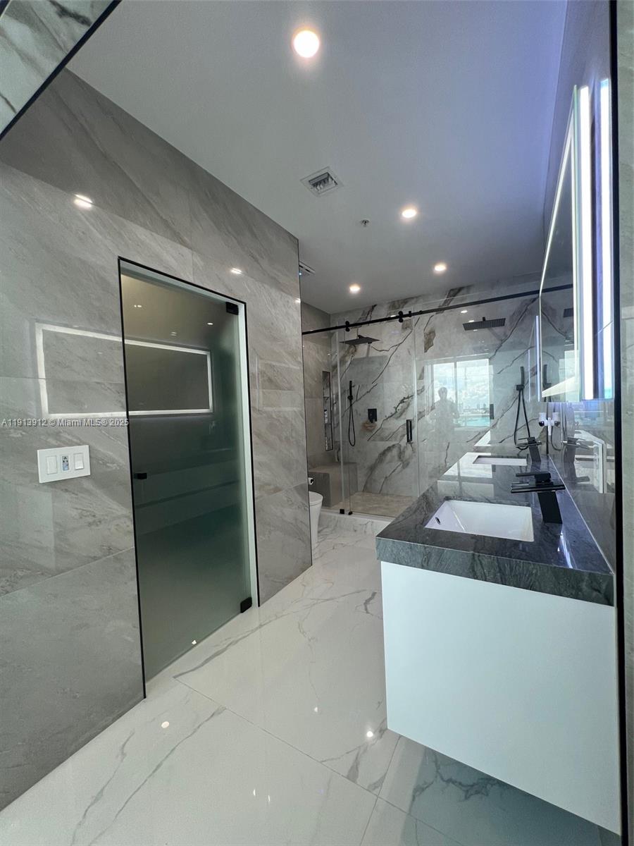 360 CONDO B - Residential Lease