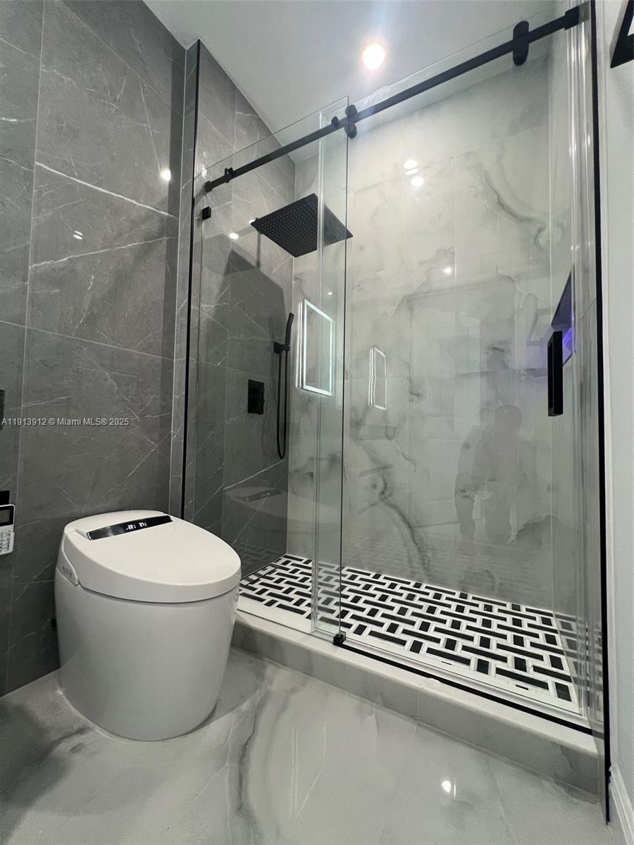 360 CONDO B - Residential Lease