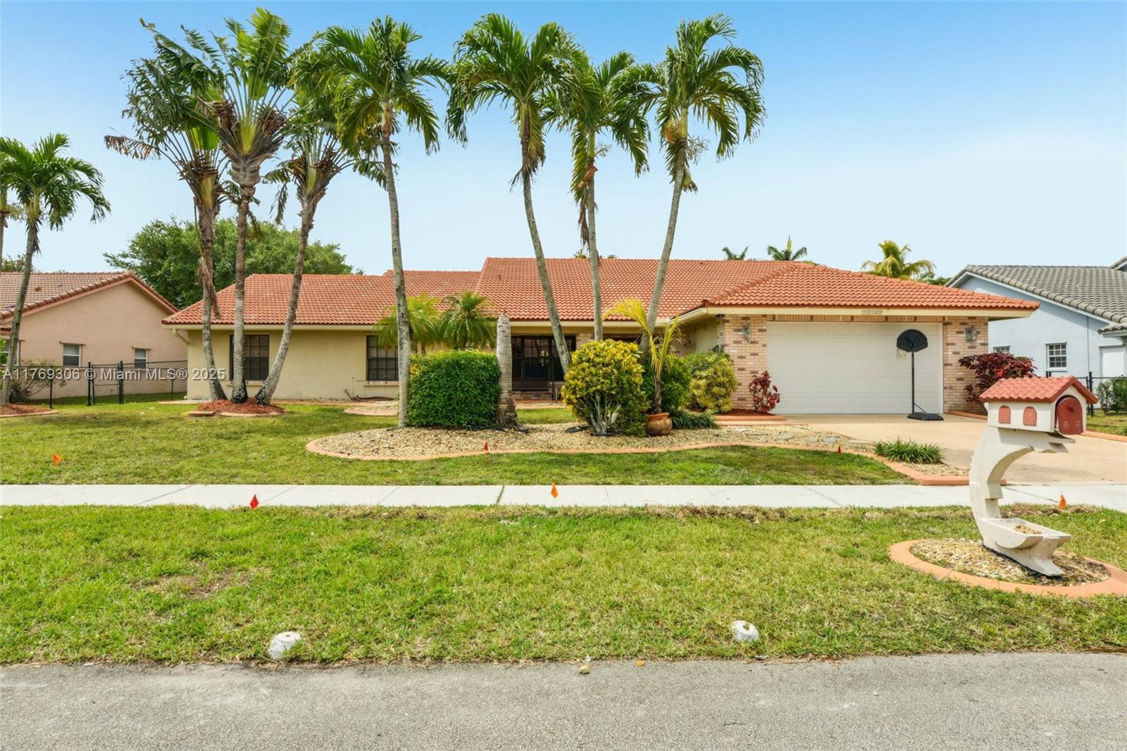 Property for Sale at 19460 Nw 8th St, Pembroke Pines, Miami-Dade County, Florida - Bedrooms: 4 
Bathrooms: 3  - $850,000