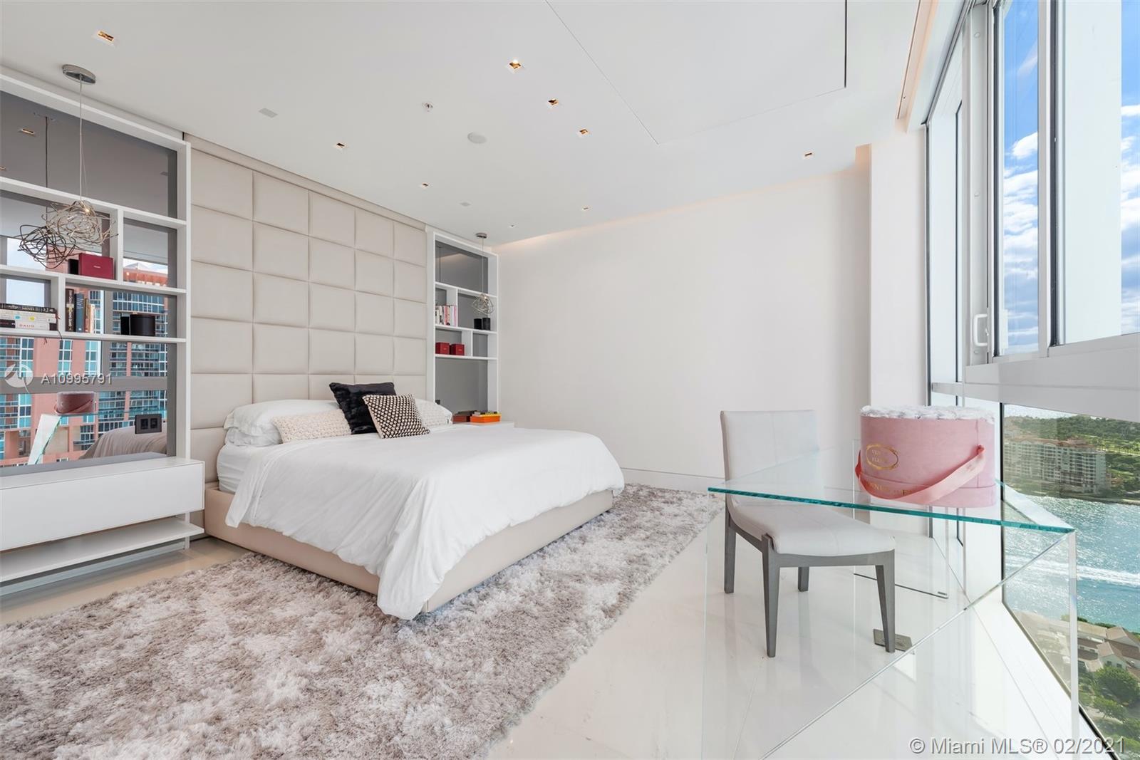 CONTINUUM ON SOUTH BEACH - Residential