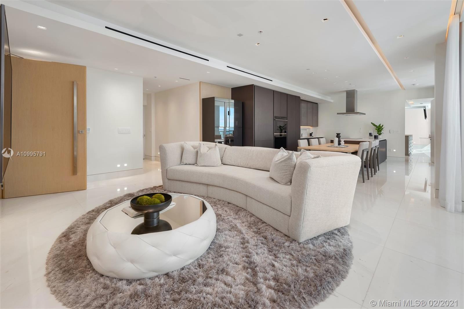 CONTINUUM ON SOUTH BEACH - Residential