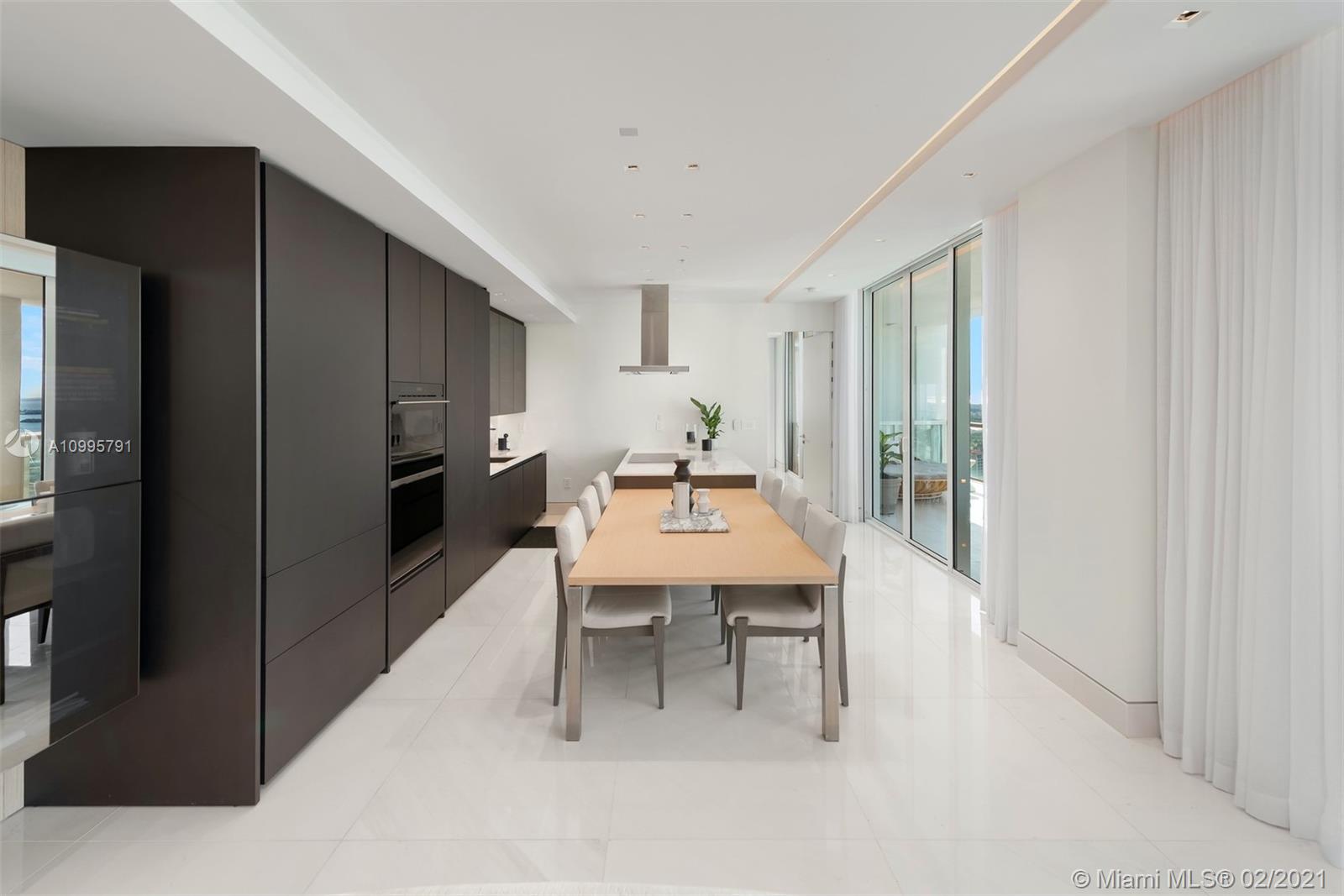 CONTINUUM ON SOUTH BEACH - Residential