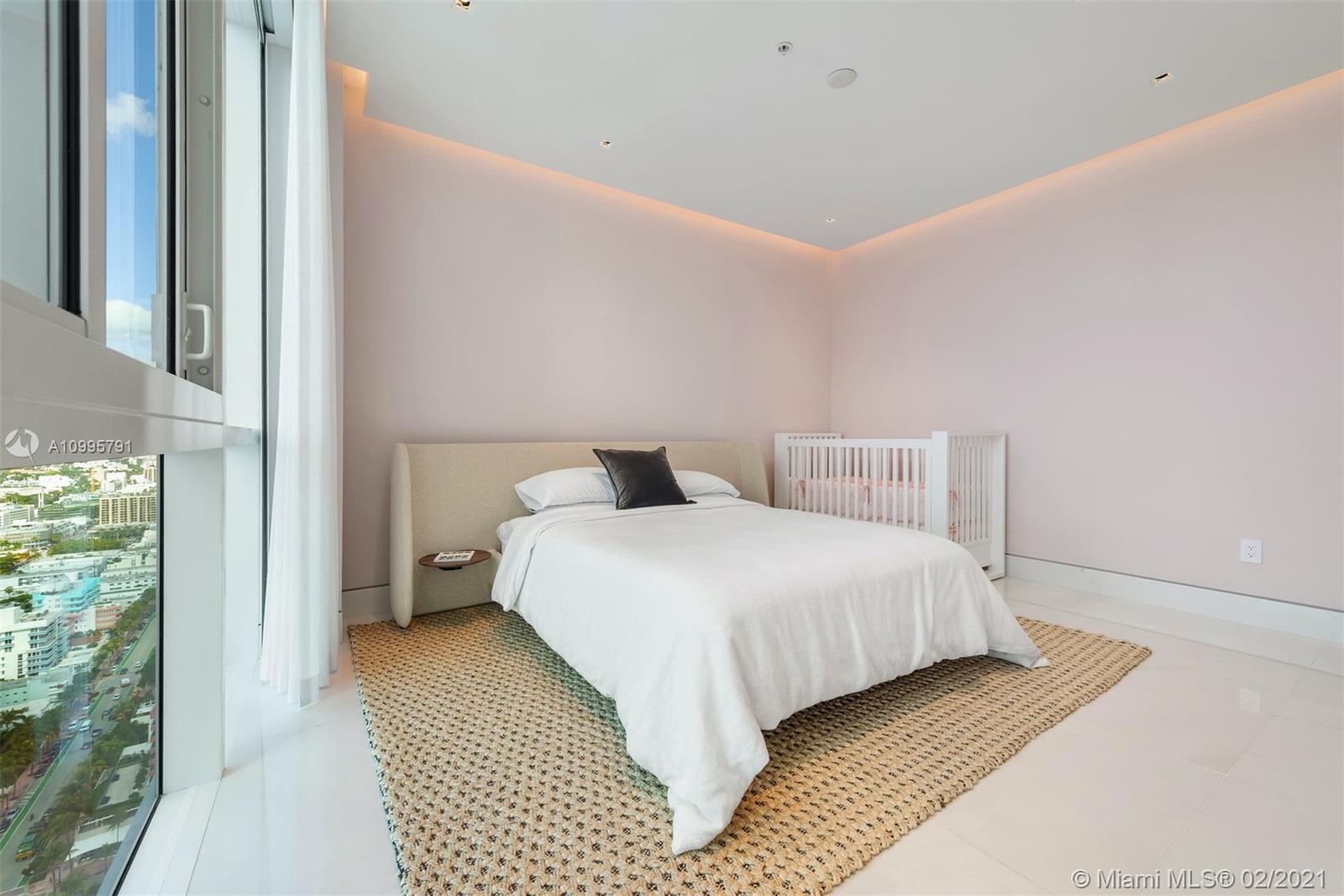 CONTINUUM ON SOUTH BEACH - Residential