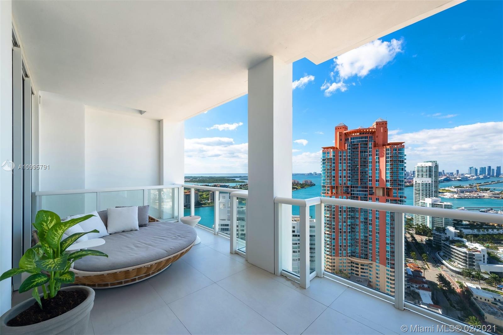 CONTINUUM ON SOUTH BEACH - Residential