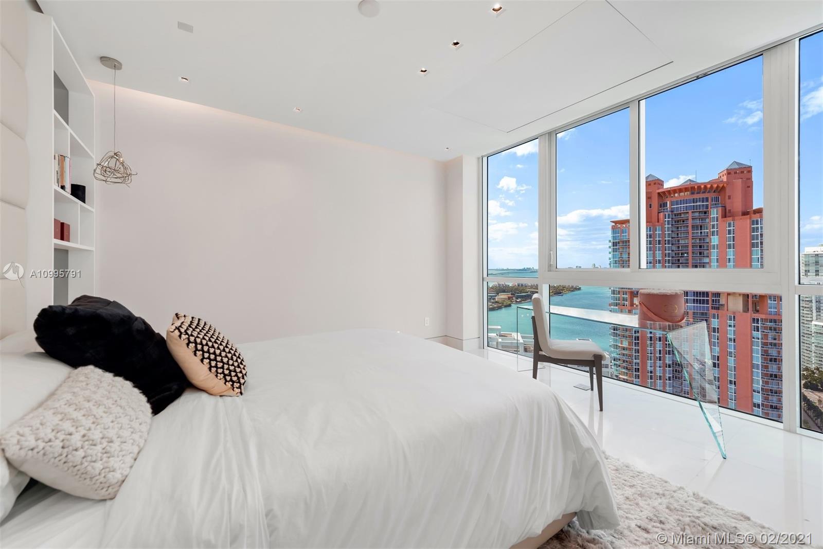 CONTINUUM ON SOUTH BEACH - Residential