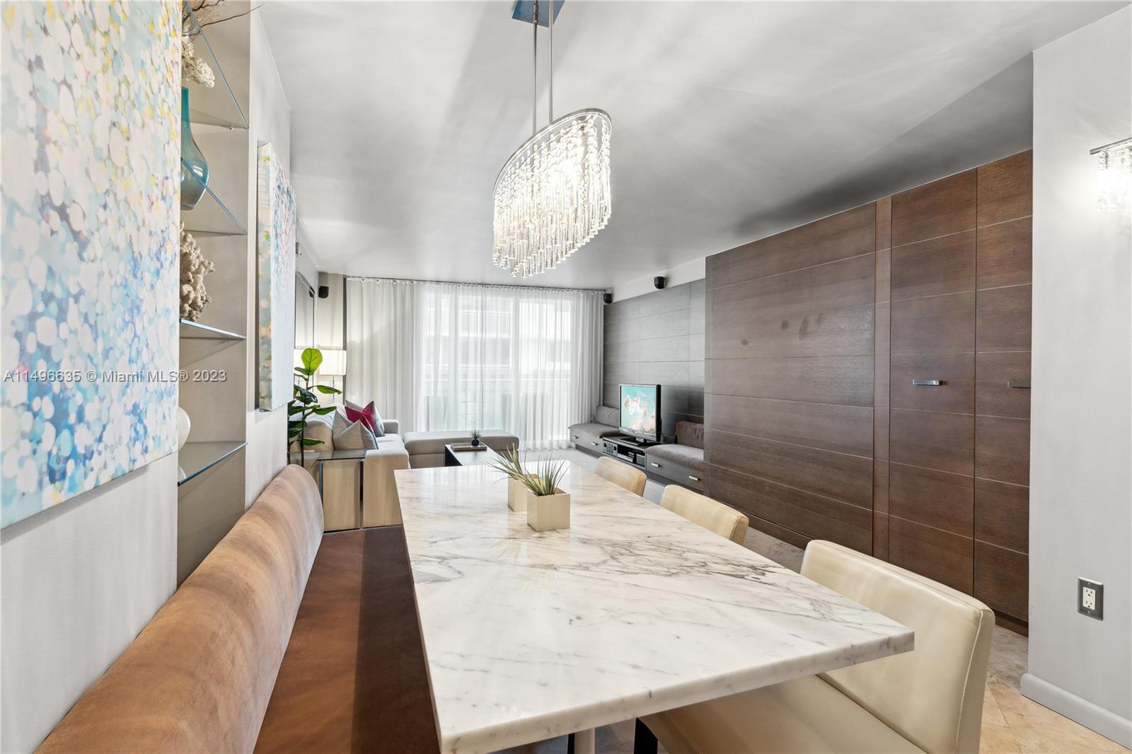 THE COLLINS CONDO - Residential