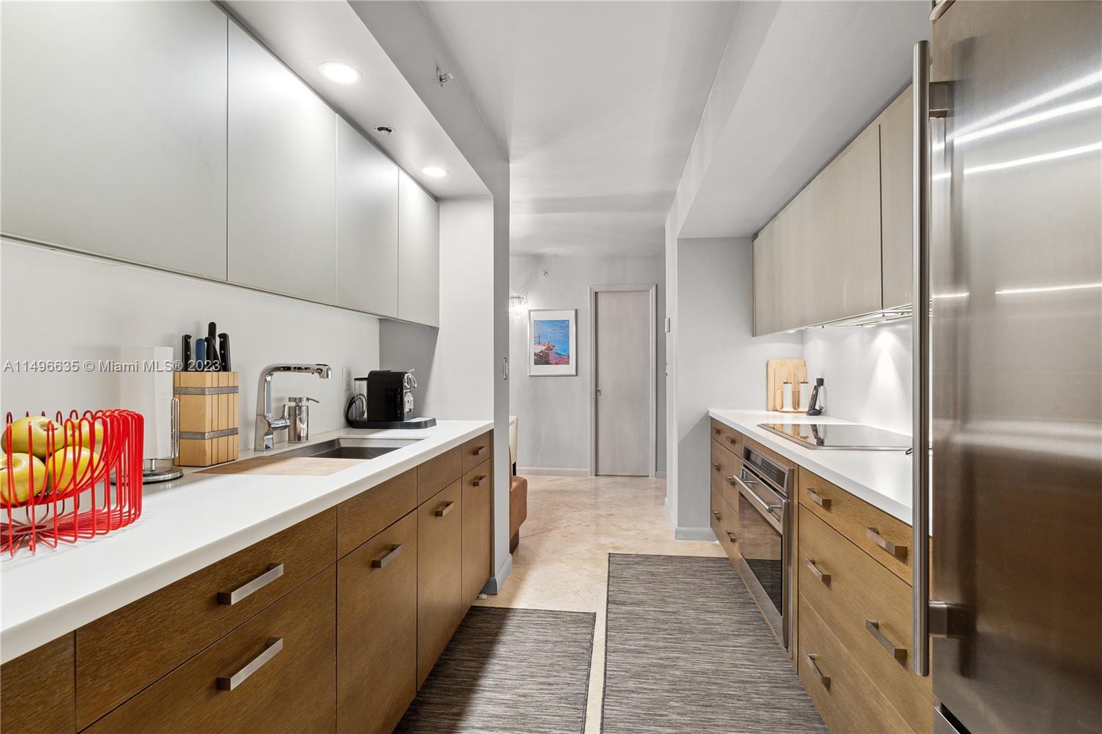 THE COLLINS CONDO - Residential