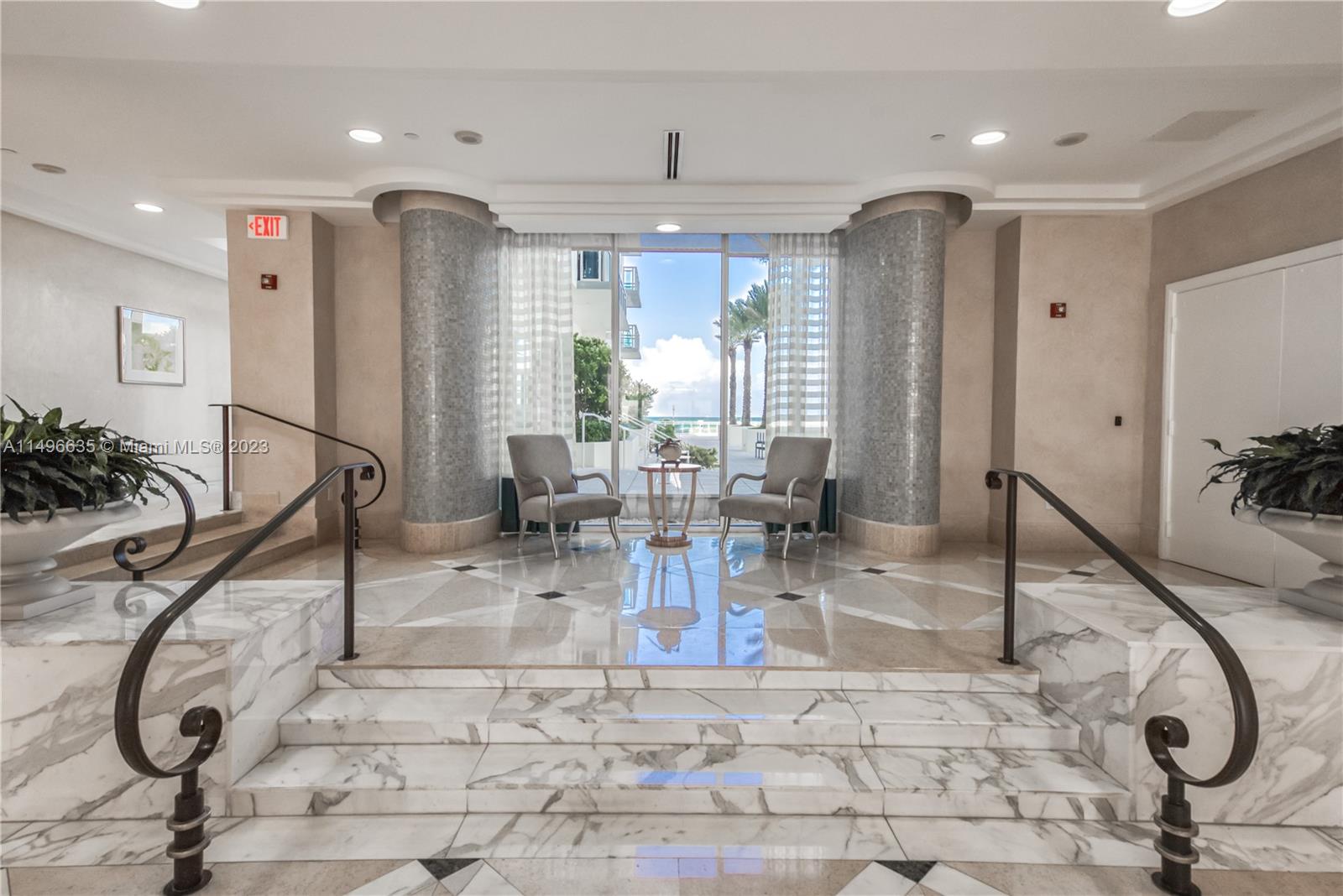 THE COLLINS CONDO - Residential