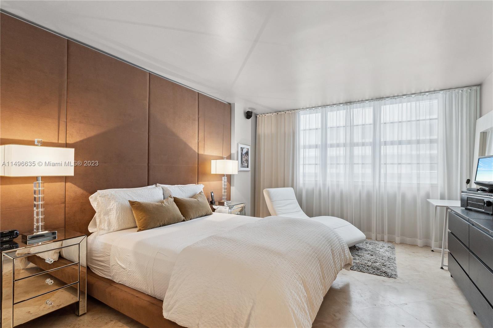 THE COLLINS CONDO - Residential