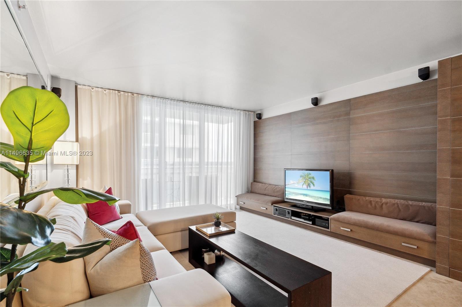 THE COLLINS CONDO - Residential
