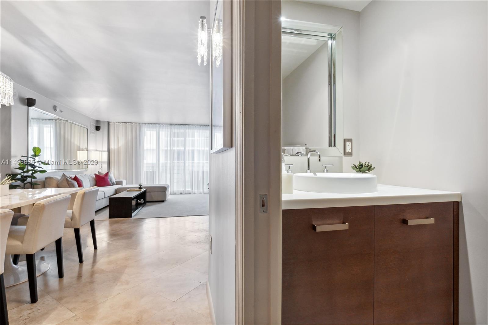 THE COLLINS CONDO - Residential
