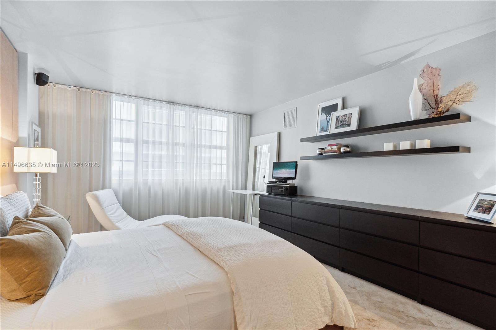 THE COLLINS CONDO - Residential