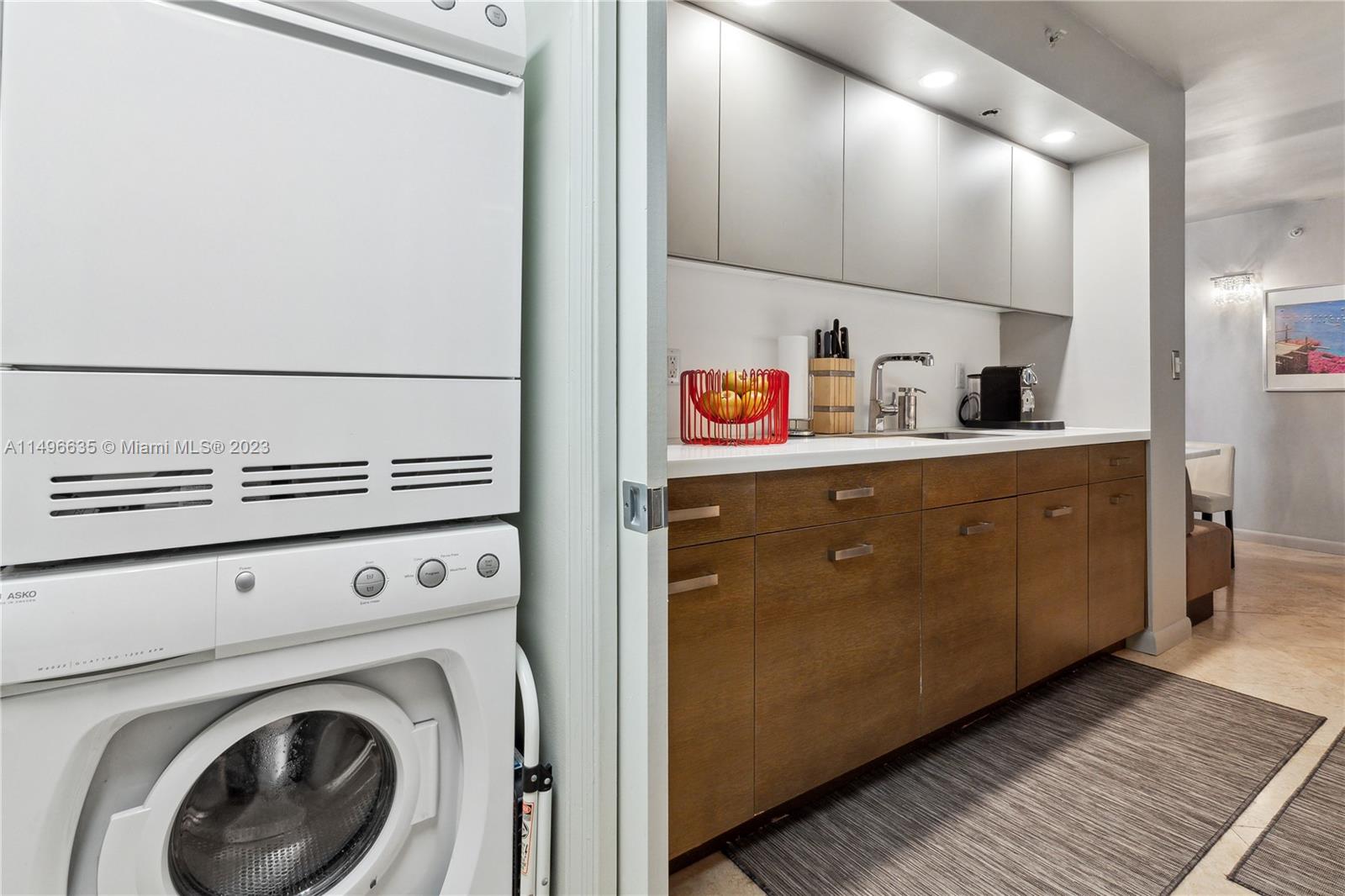 THE COLLINS CONDO - Residential