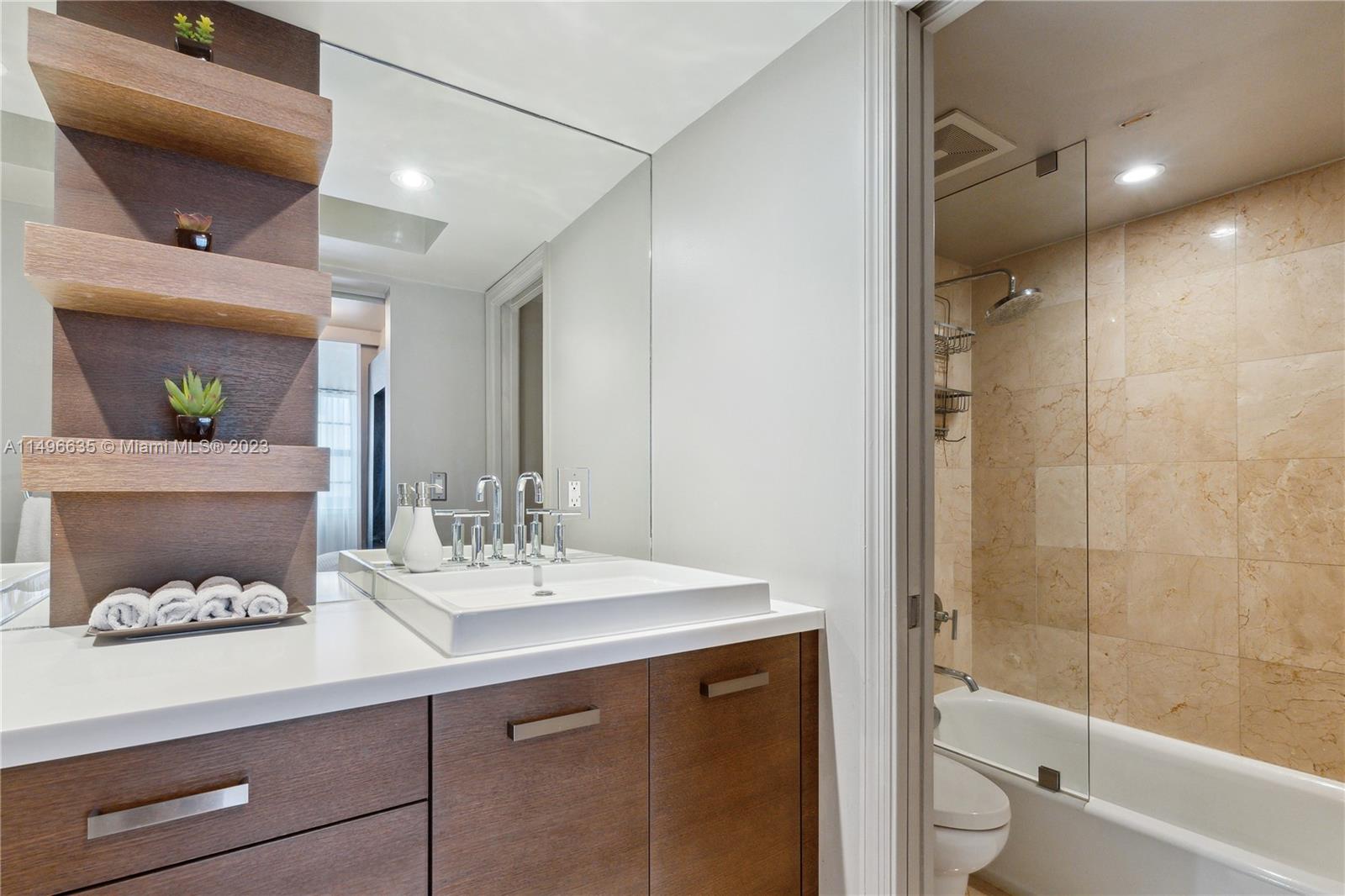 THE COLLINS CONDO - Residential